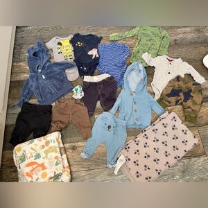 Newborn baby boys bundle of clothes pants bodysuits Carter’s